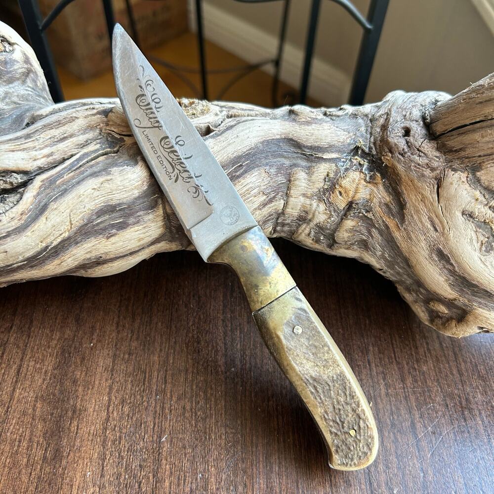 Vintage stay select limited white tail knife